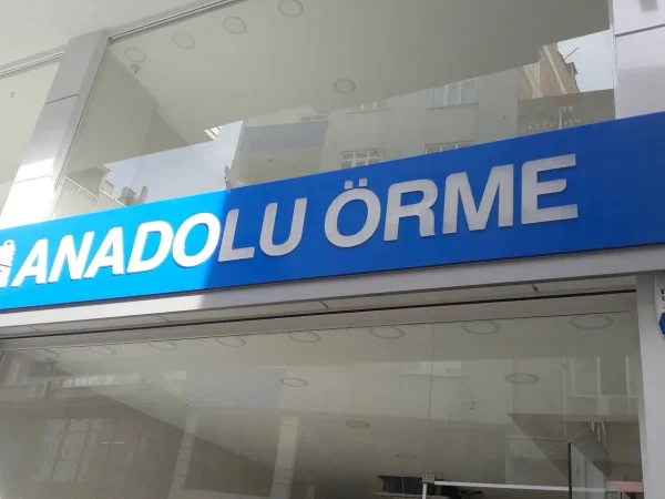 pleksi ve kompozit tabela karşılaştırması tabela malzemeleri örnekleri İstanbul